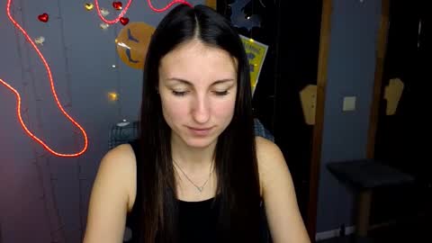 Snapshot of missis_sofiia chatting on 10-18-25, 11:55 Sofia online show from 10-18-25, 11:55