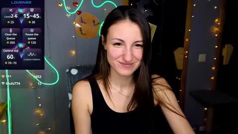 Snapshot of missis_sofiia chatting on 10-22-25, 01:22 Sofia online show from 10-22-25, 01:22