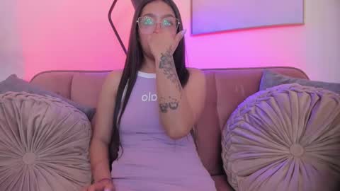 Isabel Mendez online show from 10-21-25, 11:38