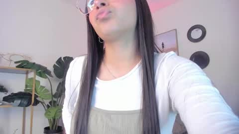 Isabel Mendez online show from 10-24-25, 11:12