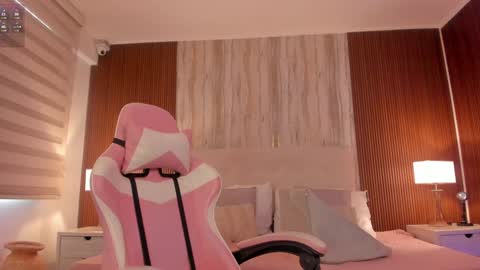 Snapshot of missisabella1 chatting on 12-27-24, 02:54 Bella Castillo online show from 12-27-24, 02:54