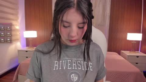 Snapshot of missisabella1 chatting on 01-16-25, 11:37 Bella Castillo online show from 01-16-25, 11:37