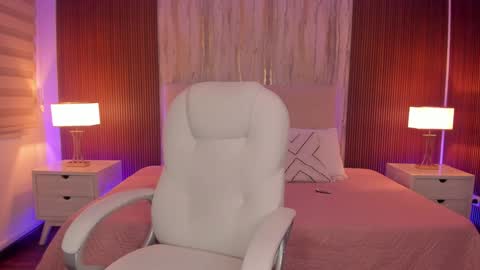 Snapshot of missisabella1 chatting on 01-23-25, 11:48 Bella Castillo online show from 01-23-25, 11:48