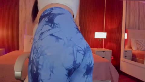 Snapshot of missisabella1 chatting on 02-21-25, 02:38 Bella Castillo online show from 02-21-25, 02:38