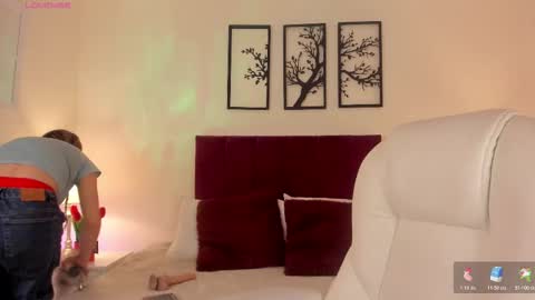 Snapshot of missisabella1 chatting on 11-28-25, 01:25 Bella Castillo online show from 11-28-25, 01:25