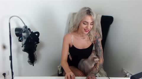 Snapshot of missjenny7 chatting on 12-18-24, 10:02 MissJenny7 online show from 12-18-24, 10:02