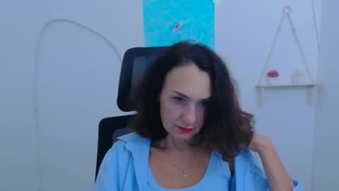 Snapshot of misskristyyy chatting on 12-05-25, 12:25 Christina online show from 12-05-25, 12:25