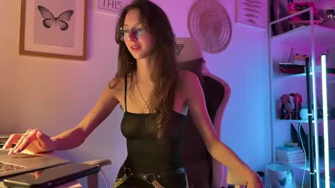Snapshot of misslalii chatting on 05-26-26, 07:43 misslalii online show from 05-26-26, 07:43
