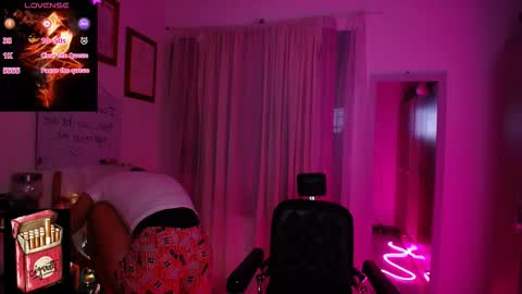 Snapshot of misslana_wn chatting on 10-23-25, 04:01 LanaLul  online show from 10-23-25, 04:01