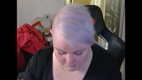 Snapshot of misslj90 chatting on 04-18-26, 05:06 misslj90 online show from 04-18-26, 05:06