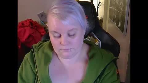 Snapshot of misslj90 chatting on 04-24-26, 10:12 misslj90 online show from 04-24-26, 10:12