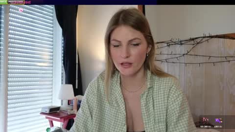 Misslucci online show from 01-06-25, 01:08