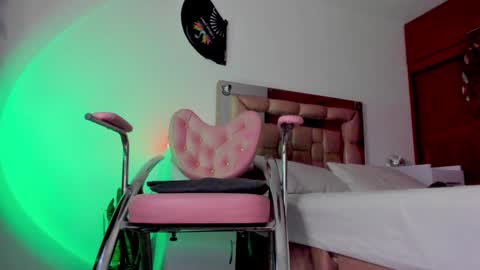 Snapshot of misslucye_robbie chatting on 12-15-24, 02:30 Lucye Robbie online show from 12-15-24, 02:30