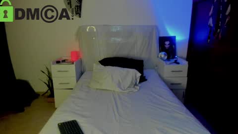 Snapshot of misslucye_robbie chatting on 02-12-25, 02:35 Lucye Robbie online show from 02-12-25, 02:35