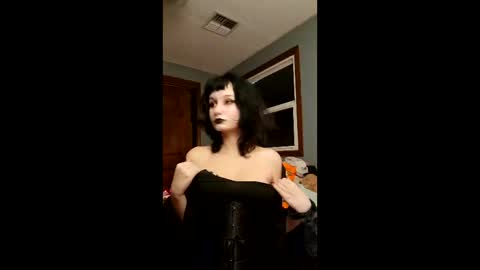 Snapshot of missmacabre666 chatting on 01-17-26, 06:18 missmacabre666 online show from 01-17-26, 06:18