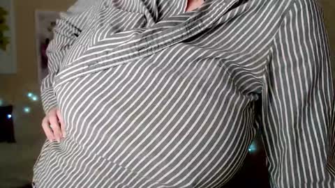 Snapshot of missmelons_ chatting on 01-05-25, 06:24 Li online show from 01-05-25, 06:24