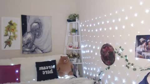 Snapshot of missmelons_ chatting on 02-15-25, 10:22 Li online show from 02-15-25, 10:22