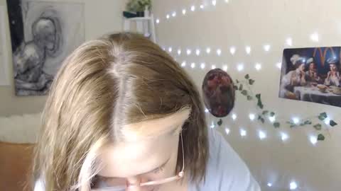 Snapshot of missmelons_ chatting on 02-26-25, 04:56 Li online show from 02-26-25, 04:56