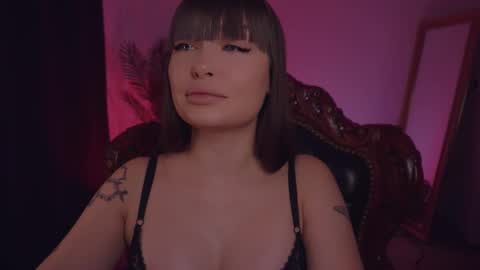 Snapshot of missmerciless chatting on 02-19-25, 05:16 LUXXANDRA online show from 02-19-25, 05:16