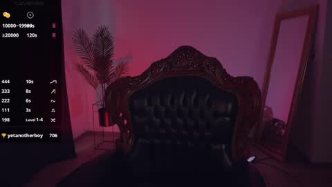 Snapshot of missmerciless chatting on 02-19-25, 11:28 LUXXANDRA online show from 02-19-25, 11:28