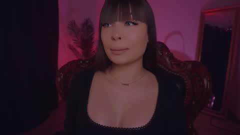 Snapshot of missmerciless chatting on 02-25-25, 05:19 LUXXANDRA online show from 02-25-25, 05:19