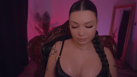Snapshot of missmerciless chatting on 02-26-25, 06:15 LUXXANDRA online show from 02-26-25, 06:15