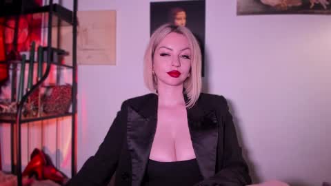 Snapshot of missmirandagd chatting on 02-08-25, 03:10   online show from 02-08-25, 03:10