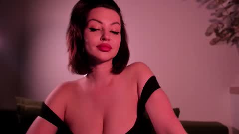 Snapshot of missmirandagd chatting on 09-25-25, 04:00   online show from 09-25-25, 04:00
