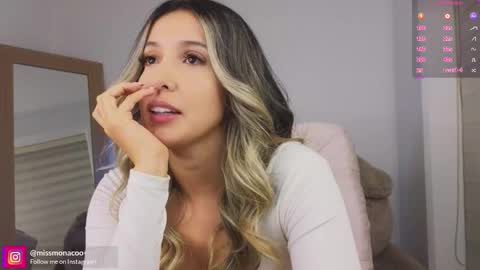 Emma Rivera online show from 10-31-25, 01:06