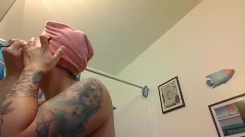 Snapshot of missmonatoyou chatting on 05-23-26, 10:25 MissMona online show from 05-23-26, 10:25