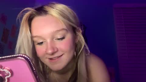 Snapshot of misspaytonx chatting on 12-11-24, 10:49 payton online show from 12-11-24, 10:49