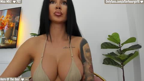 Snapshot of misspinkroom chatting on 10-23-25, 07:45 Renata online show from 10-23-25, 07:45