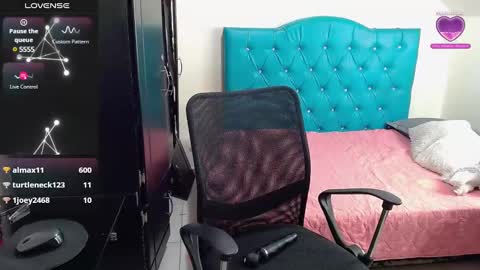 Snapshot of misspurple4 chatting on 01-20-25, 12:15 kassandra online show from 01-20-25, 12:15