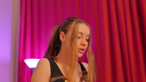 Snapshot of missqueenlust chatting on 03-11-25, 06:21 missqueenlust online show from 03-11-25, 06:21