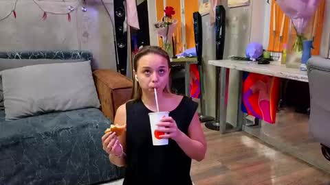 Snapshot of misss_viki chatting on 11-17-25, 02:45 . online show from 11-17-25, 02:45