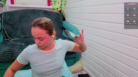 Snapshot of misss_viki chatting on 11-24-25, 06:13 . online show from 11-24-25, 06:13