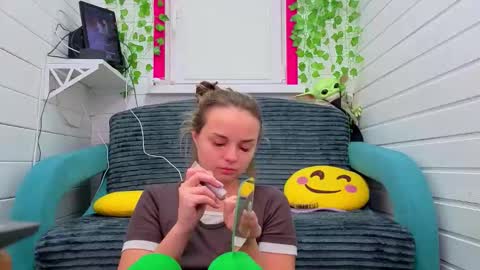 Snapshot of misss_viki chatting on 12-01-25, 07:35 . online show from 12-01-25, 07:35