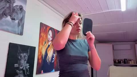 Snapshot of misss_viki chatting on 12-05-25, 06:22 . online show from 12-05-25, 06:22