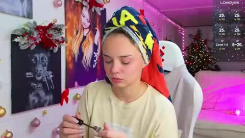 Snapshot of misss_viki chatting on 12-19-25, 01:18 . online show from 12-19-25, 01:18