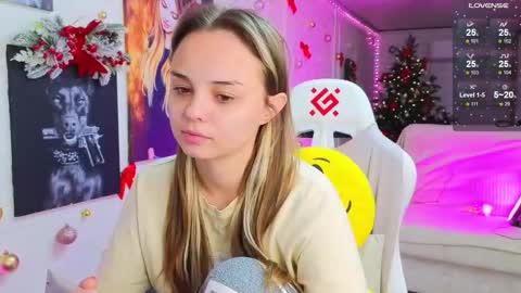 Snapshot of misss_viki chatting on 12-20-25, 02:07 . online show from 12-20-25, 02:07