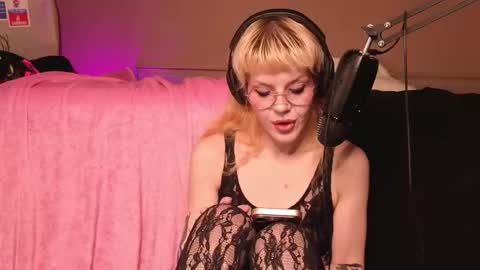 Tacodeluxe online show from 12-17-25, 06:36