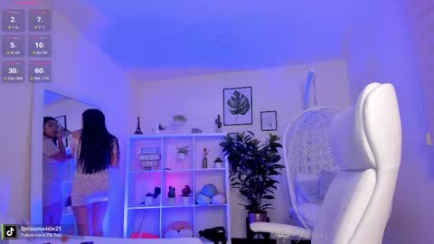Mafe Jimenez online show from 10-27-25, 01:04