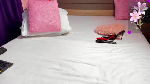 Snapshot of missvanessa0 chatting on 05-20-26, 08:42 .Vanessa. online show from 05-20-26, 08:42
