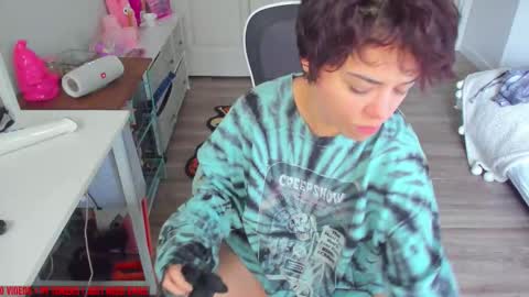 V Nessa online show from 11-14-25, 06:28