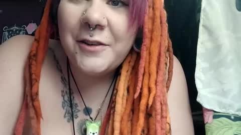 Snapshot of missxmoth444 chatting on 11-30-25, 01:31 missxmoth444 online show from 11-30-25, 01:31