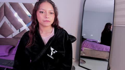 Snapshot of missy_davis chatting on 02-04-25, 01:45 Miss online show from 02-04-25, 01:45