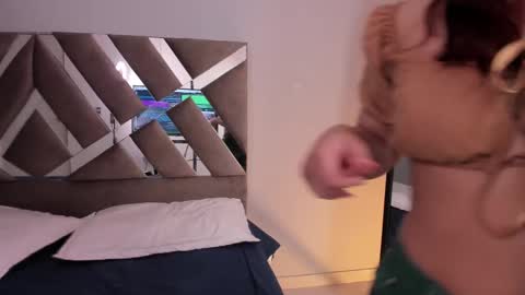 Snapshot of missy_davis chatting on 02-24-25, 08:25 Miss online show from 02-24-25, 08:25