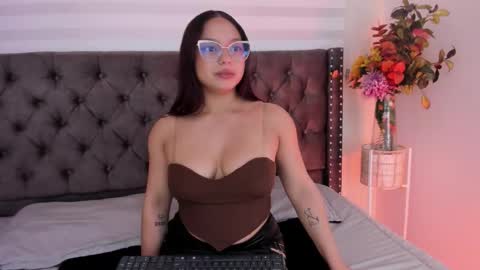 Snapshot of missy_davis chatting on 11-24-25, 09:47 Miss online show from 11-24-25, 09:47