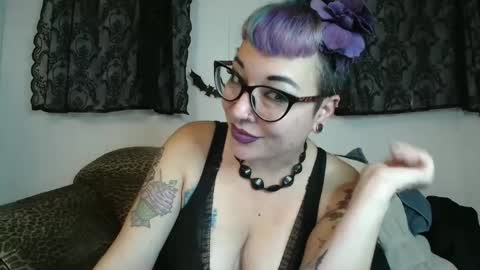 Snapshot of missy_dee chatting on 09-17-25, 06:48 Missy Dee online show from 09-17-25, 06:48