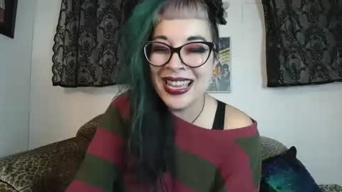 Snapshot of missy_dee chatting on 10-15-25, 07:41 Missy Dee online show from 10-15-25, 07:41